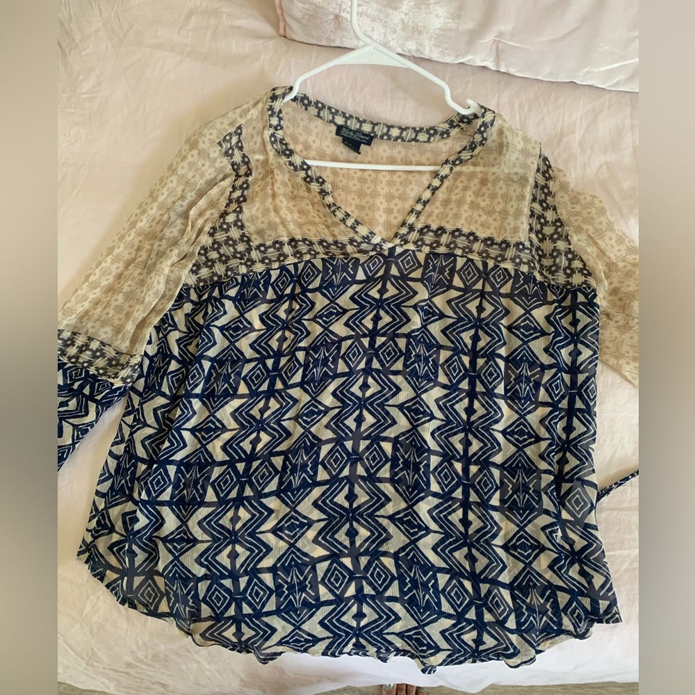 Luckybrand tunic style woman’s shirt. Chiffon with a graphic dark blue pattern